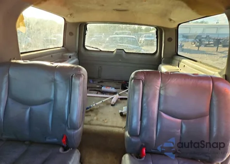 2004 Chevrolet Suburban C1500 z USA, uszkodzony, nr VIN 3GNEC16Z34G206012